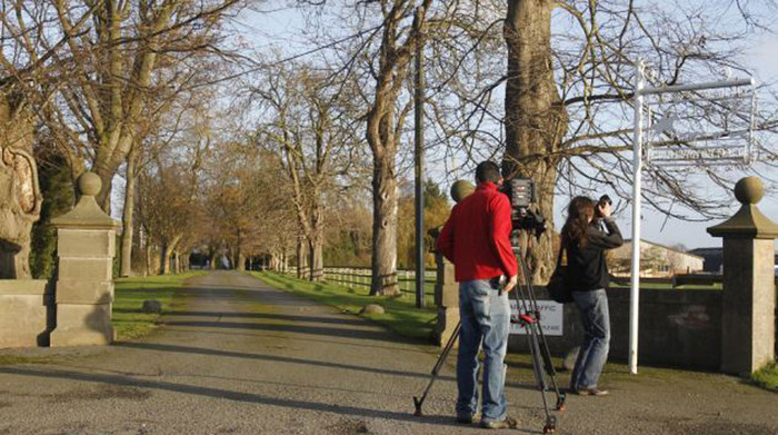 Đường vào nhà Gary Speed, vẫn yên bình và lặng lẽ sau cái chết của anh Đường vào nhà Gary Speed, vẫn yên bình và lặng lẽ sau cái chết của anh