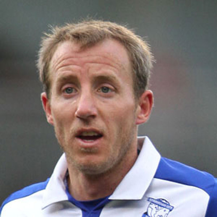 9. Lee Bowyer: Phá kỷ lục số thẻ vàng của Robbie Savage, dùng chất kích thích, đấm đồng đội ngay trên sân... 9. Lee Bowyer: Phá kỷ lục số thẻ vàng của Robbie Savage, dùng chất kích thích, đấm đồng đội ngay trên sân...