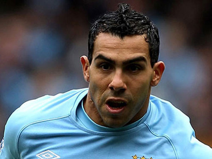 Băng ghế dự bị: Carlos Tevez – quan hệ trăng hoa ngay trong lúc vợ sắp sinh