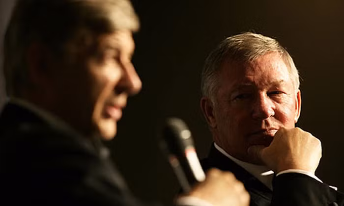 Tổng cộng trong 25 năm cầm cương ở MU của Sir Alex, 144 đời HLV khác nhau đã diễn ra (không tính số HLV dẫn dắt) ở 11 đội bóng lớn của châu Âu hiện nay. Và có thể nói đối thủ lâu năm nhất của ông, Arsene Wenger là người duy nhất giúp cho đội bóng của mình có sự ổn định trên băng ghế chỉ đạo (Arsenal chỉ có 3 đời HLV).