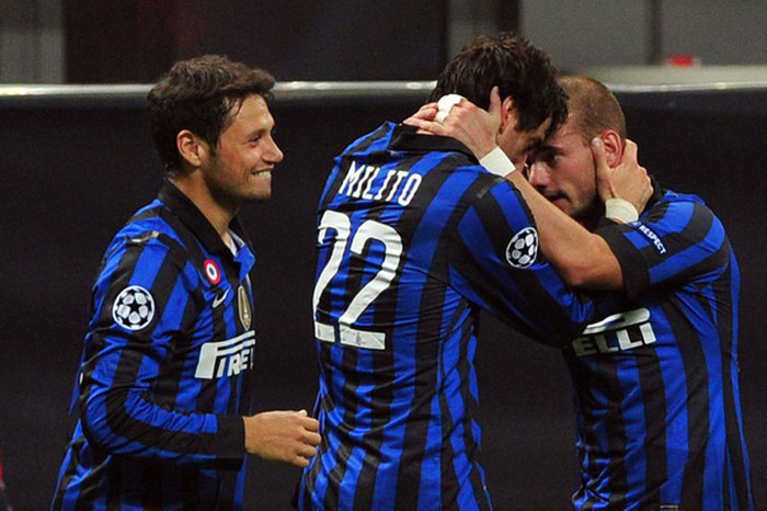 Diego Milito nâng tỷ số lên 2-0, và Lille chỉ kịp có một bàn danh dự cuối trận