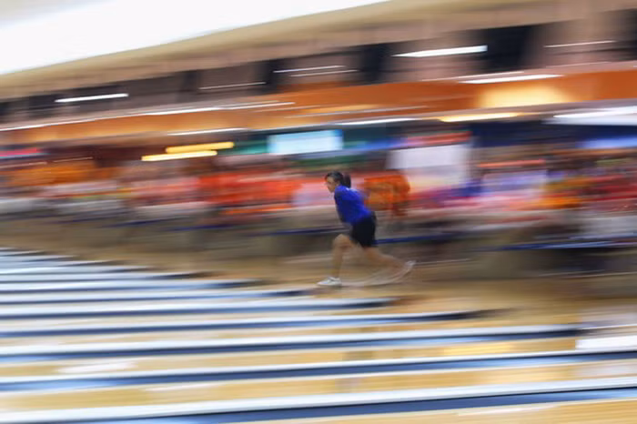 Các nữ VĐV bowling thi đấu ở nội dung bowling đôi