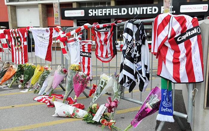 Tại Sheffield United, nơi Gary giải nghệ và bắt đầu sự nghiệp HLV Tại Sheffield United, nơi Gary giải nghệ và bắt đầu sự nghiệp HLV