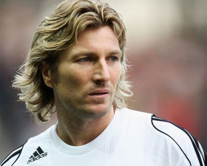 3. Robbie Savage: "xơi" 89 thẻ vàng, nhiều nhất trong lịch sử Premier League trước khi bị Lee Bowyer vượt qua, và được tờ Daily Mail bình chọn là "Cầu thủ bẩn nhất trong lịch sử Premier League" 3. Robbie Savage: "xơi" 89 thẻ vàng, nhiều nhất trong lịch sử Premier League trước khi bị Lee Bowyer vượt qua, và được tờ Daily Mail bình chọn là "Cầu thủ bẩn nhất trong lịch sử Premier League"