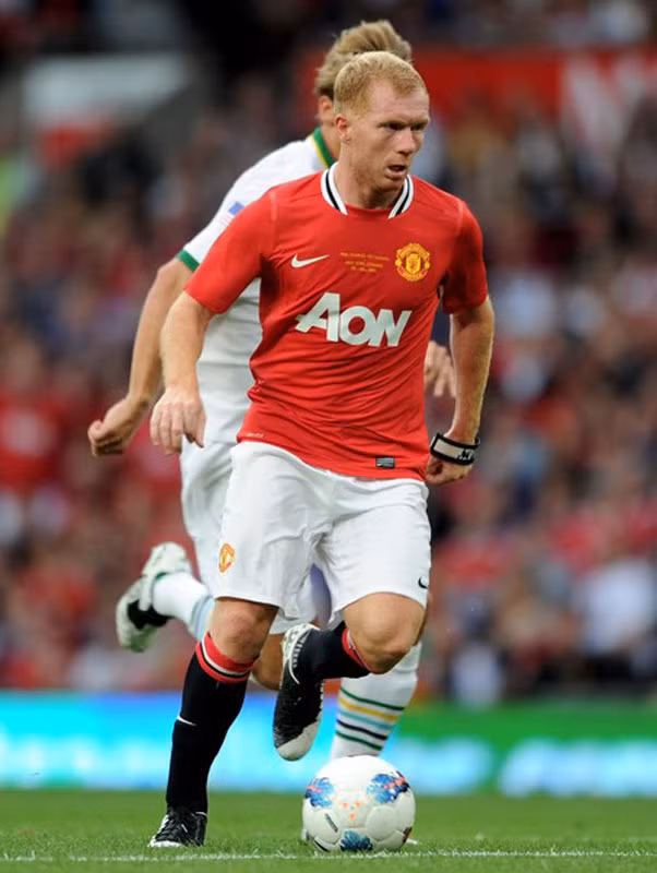5. Paul Scholes: Một trong những cầu thủ có thói quen chuồi bóng nhất ở giải Ngoại hạng. Kết thúc sự nghiệp với 9 thẻ vàng và 1 thẻ đỏ trong mùa giải cuối cùng