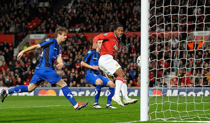 Tại Old Trafford, Antonio Valencia đưa MU sớm dẫn trước