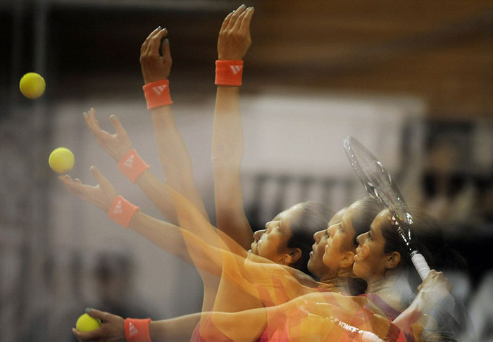 Ana Ivanovic giao bóng trong trận đấu diễn ra ở nội dung đơn nữ giải vô địch Khối thịnh vượng chung tại Bali, Indonesia Ana Ivanovic giao bóng trong trận đấu diễn ra ở nội dung đơn nữ giải vô địch Khối thịnh vượng chung tại Bali, Indonesia