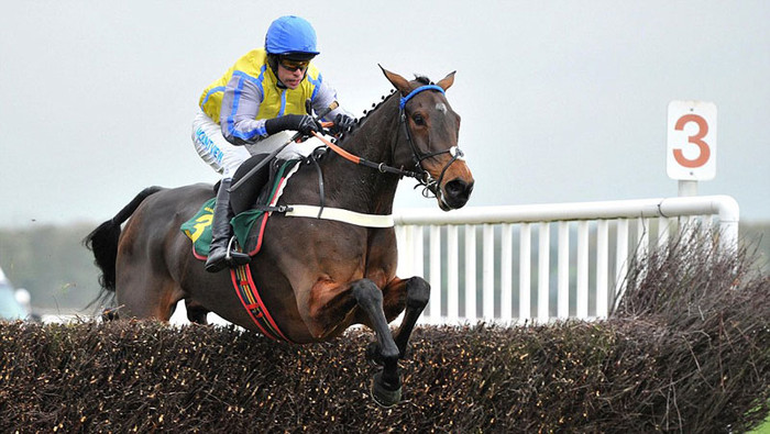 Timmy Murphy cùng chú ngựa Peddlers Cross tiến về đích tại giải đua ngựa Golden Bear Timmy Murphy cùng chú ngựa Peddlers Cross tiến về đích tại giải đua ngựa Golden Bear