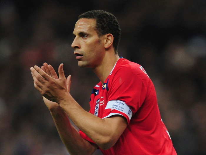 Hậu vệ phải: Rio Ferdinand - sở hữu đội hình cá nhân gồm 11 cô bạn gái với đủ mọi ngành nghề