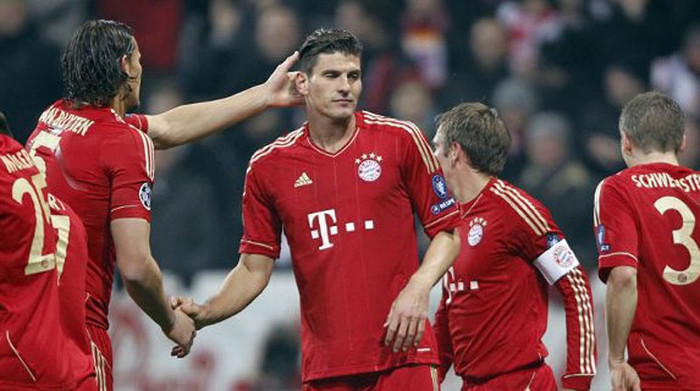 Nhờ Mario Gomez với một hat-trick