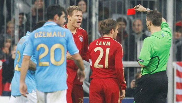 Nhưng đổi lại, họ mất Badstuber vì thẻ đỏ