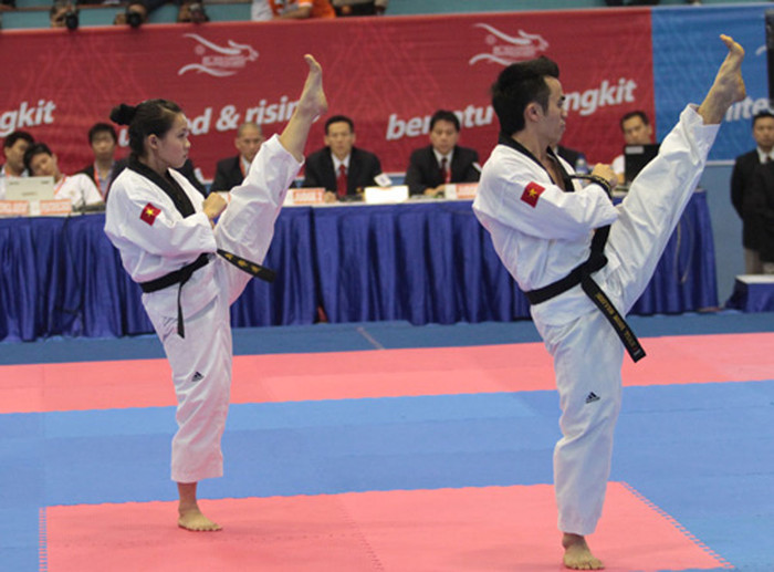 Đình Toàn và Minh Tú mang về tấm HCV đầu tiên cho Đoàn thể thao VN tại SEA Games 26 ở môn Taekwondo nội dung quyền biểu diễn đôi nam nữ. Đình Toàn và Minh Tú mang về tấm HCV đầu tiên cho Đoàn thể thao VN tại SEA Games 26 ở môn Taekwondo nội dung quyền biểu diễn đôi nam nữ.