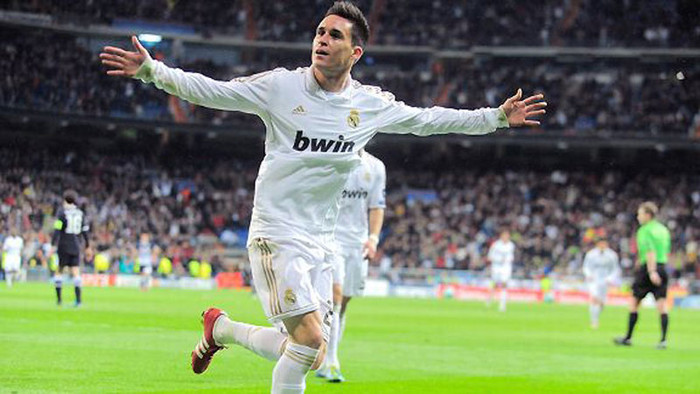 Jose Callejon lập một cú đúp trong trận thắng 6-2 của Kền kền trắng Jose Callejon lập một cú đúp trong trận thắng 6-2 của Kền kền trắng