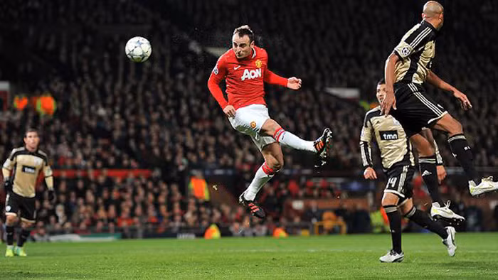 Berba-king: Cú đánh đầu của tiền đạo người Bulgaria đưa MU trở lại vạch xuất phát Berba-king: Cú đánh đầu của tiền đạo người Bulgaria đưa MU trở lại vạch xuất phát