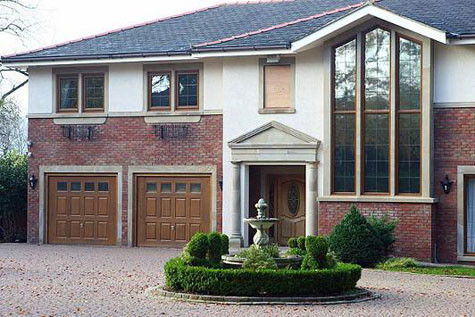 Ngôi biệt thự bị cháy của Balotelli Ngôi biệt thự bị cháy của Balotelli