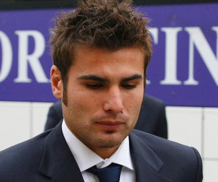 Tiền vệ trung tâm 1: Adrian Mutu - nghiện ma túy tới mức bị Chelsea bắt bồi thường 17,8 triệu bảng và bị vĩnh viễn đuổi khỏi ĐTQG Rumani vì tiệc tùng linh đình