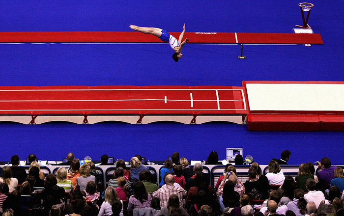 Kristof Willerton (Vương quốc Anh) tranh tài ở nội dung nhào lộn ở giải vô địch thế giới thứ 28 tại Birmingham, Anh Kristof Willerton (Vương quốc Anh) tranh tài ở nội dung nhào lộn ở giải vô địch thế giới thứ 28 tại Birmingham, Anh