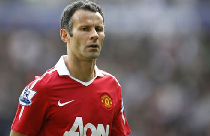 Tiền vệ trái: Ryan Giggs - lừa bịp cô vợ Stacey không chỉ một mà hai lần, với cô đào Imogen Thomas và thậm chí là cả em dâu Natasha trong 8 năm trời