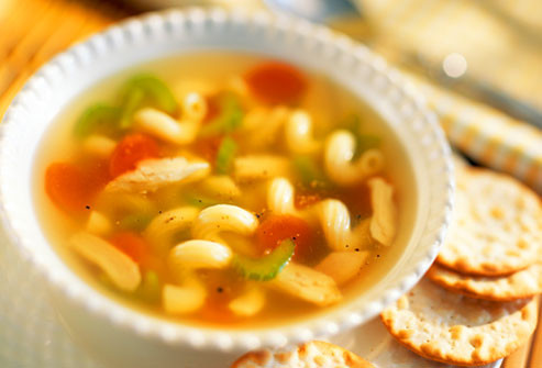 Súp gà: Với tác dụng bổ dưỡng và bù nước, một số bằng chứng khoa học cho rằng súp gà có thể giúp chữa bệnh và giảm viêm nhiễm. Các nghiên cứu phát hiện thấy rằng súp gà nóng có thể cải thiện khả năng của lông mi, lông mũi để bảo vệ cơ thể trước sự xâm nhập của vi khuẩn và virút. Súp gà: Với tác dụng bổ dưỡng và bù nước, một số bằng chứng khoa học cho rằng súp gà có thể giúp chữa bệnh và giảm viêm nhiễm. Các nghiên cứu phát hiện thấy rằng súp gà nóng có thể cải thiện khả năng của lông mi, lông mũi để bảo vệ cơ thể trước sự xâm nhập của vi khuẩn và virút.