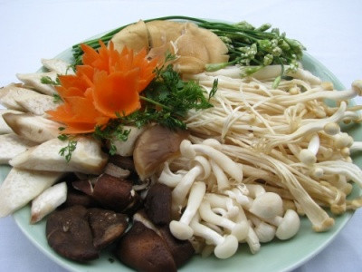 Nấm: Là “trợ thủ” đắc lực cho bạch cầu chống cảm cúm. Nấm giúp đẩy nhanh quá trình sinh sản và hoạt động của bạch cầu, làm tăng khả năng miễn dịch của cơ thể. Nấm: Là “trợ thủ” đắc lực cho bạch cầu chống cảm cúm. Nấm giúp đẩy nhanh quá trình sinh sản và hoạt động của bạch cầu, làm tăng khả năng miễn dịch của cơ thể.