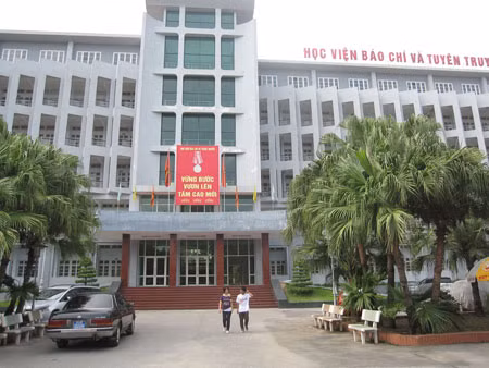 Thí sinh điểm cao được các trường ra sức giữ lại ảnh 2 HV Báo chí & Tuyên truyền mở khóa nghiệp vụ báo chí – quan hệ chúng