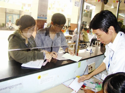 Thí sinh nộp hồ sơ xét tuyển NV bổ sung tại trường ĐH Kỹ thuật Công nghệ TPHCM. Thí sinh nộp hồ sơ xét tuyển NV bổ sung tại trường ĐH Kỹ thuật Công nghệ TPHCM.