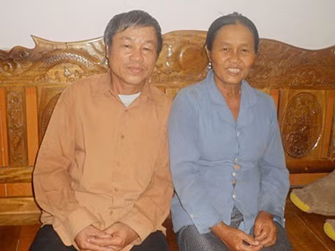 Với ông Hương bà Thu: “Nhặt rác cũng là một nghề kiếm sống chân chính còn góp phần giữ gìn môi trường sạch đẹp”