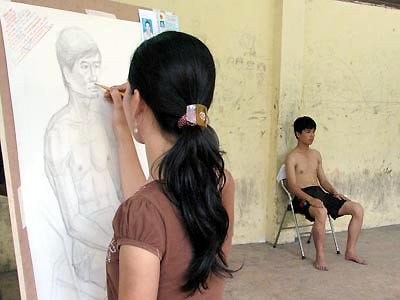 Thí sinh thi năng khiếu tại ĐH Mỹ thuật Công nghiệp Thí sinh thi năng khiếu tại ĐH Mỹ thuật Công nghiệp