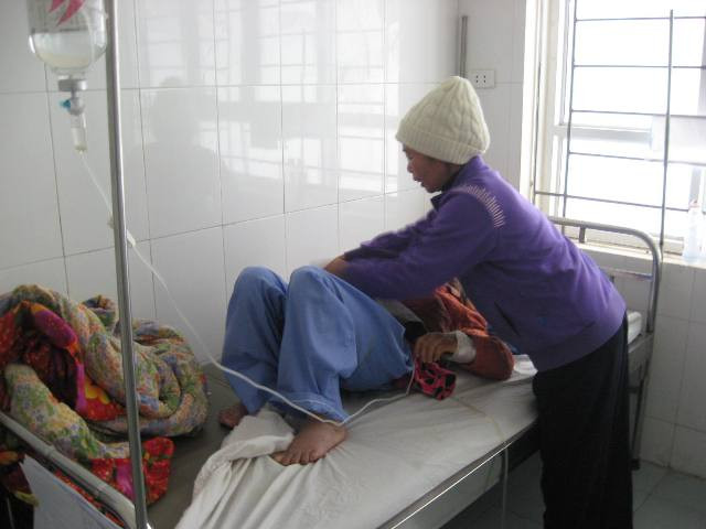 Bà Phương được em dâu chăm sóc tận tình tại BV Bà Phương được em dâu chăm sóc tận tình tại BV