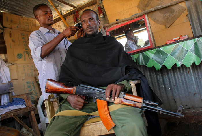 Binh lính của quân đội chính phủ Somalia với sự trợ giúp của Phái bộ Liên minh châu Phi AMISOM đã tiến vào thành phố cảng Kismayo ở miền Nam Somali. Binh lính của quân đội chính phủ Somalia với sự trợ giúp của Phái bộ Liên minh châu Phi AMISOM đã tiến vào thành phố cảng Kismayo ở miền Nam Somali.