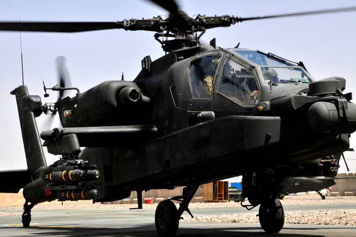 Trực thăng tấn công Apache Longbow thuộc Tiểu đoàn 1, Trung đoàn 2, Sư đoàn máy bay chiến đấu 25 của Không quân Mỹ tại Tarin Kowt, Afghanistan. Trực thăng tấn công Apache Longbow thuộc Tiểu đoàn 1, Trung đoàn 2, Sư đoàn máy bay chiến đấu 25 của Không quân Mỹ tại Tarin Kowt, Afghanistan.