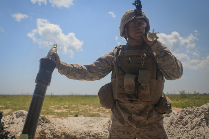 Huấn luyện bắn cối 81mm tại Florida.