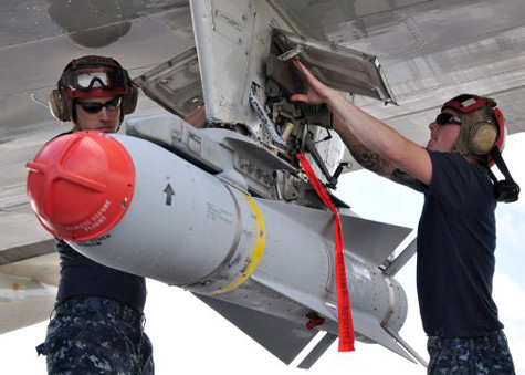 AGM-65 Maverick trang bị trên P-3C Orion.