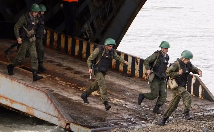 Quân đội tập trận đổ bộ qui mô lớn trên Vịnh Peter Đại Đế.