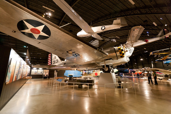 Chiếc Bolo do Douglas Aircraft Company chế tạo dựa trên kiểu máy bay dân dụng DC-2 của hãng này. Cho dù không phải là thiết kế mới nhất hay tiên tiến nhất, chiếc B-18 bị buộc đưa ra hoạt động trong vai trò tuần tra thời chiến vào giai đoạn đầu của Thế Chiến II. Chiếc Bolo do Douglas Aircraft Company chế tạo dựa trên kiểu máy bay dân dụng DC-2 của hãng này. Cho dù không phải là thiết kế mới nhất hay tiên tiến nhất, chiếc B-18 bị buộc đưa ra hoạt động trong vai trò tuần tra thời chiến vào giai đoạn đầu của Thế Chiến II.