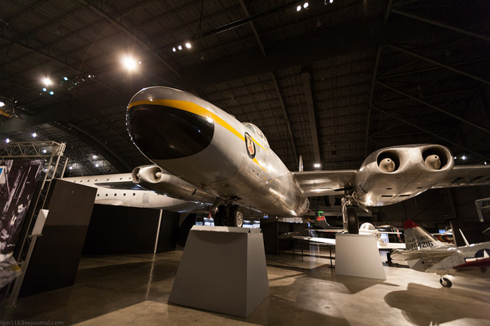 Giống như mọi kiểu máy bay ném bom Mỹ sau Thế Chiến II, chiếc B-45 có khả năng mang cả bom nguyên tử hay bom thông thường. B-45 có thể tiến hành tấn công hạt nhân hiệu quả, một nhiệm vụ mà trước đây chỉ giới hạn cho những máy bay ném bom hạng nặng. Giống như mọi kiểu máy bay ném bom Mỹ sau Thế Chiến II, chiếc B-45 có khả năng mang cả bom nguyên tử hay bom thông thường. B-45 có thể tiến hành tấn công hạt nhân hiệu quả, một nhiệm vụ mà trước đây chỉ giới hạn cho những máy bay ném bom hạng nặng.