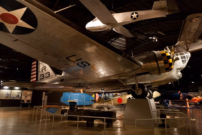 Hợp đồng ban đầu được thỏa thuận cho 133 chiếc B-18 (bao gồm kiểu DB-1), sử dụng động cơ Wright R-1820 bố trí hình tròn. Chiếc B-18 cuối cùng trong loạt, được công ty đặt tên là DB-2, được trang bị một tháp súng vận hành bằng điện trước mũi, nhưng kiểu thiết kế này không trở thành tiêu chuẩn.