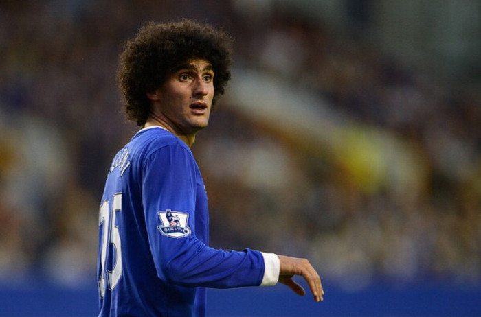 3. Marouane Fellaini (Everton, giá trị - 24.5 triệu bảng): Khi Chelsea vô địch Premier League 2 lần đầu, họ đã có trong tay Claude Makelele. Và bây giờ Chelsea đang đi tìm Makelele mới cho mình, mà Fellaini đang thể hiện anh có thể là một tượng đài mới không kém gì Makelele. Frank Lampard sẽ rời Chelsea mùa giải này, do vậy vị trí người đá cặp bên cạnh Ramires sẽ bỏ trống (dù John Obi Mikel đá được vị trí này, nhưng Mikel thực ra tấn công giỏi hơn). Fellaini là ứng cử viên hoàn hảo bởi những gì đang thể hiện ở Everton: ghi 10 bàn và 4 kiến tạo trong 20 trận để đưa The Toffees tới vị trí thứ 5. 3. Marouane Fellaini (Everton, giá trị - 24.5 triệu bảng): Khi Chelsea vô địch Premier League 2 lần đầu, họ đã có trong tay Claude Makelele. Và bây giờ Chelsea đang đi tìm Makelele mới cho mình, mà Fellaini đang thể hiện anh có thể là một tượng đài mới không kém gì Makelele. Frank Lampard sẽ rời Chelsea mùa giải này, do vậy vị trí người đá cặp bên cạnh Ramires sẽ bỏ trống (dù John Obi Mikel đá được vị trí này, nhưng Mikel thực ra tấn công giỏi hơn). Fellaini là ứng cử viên hoàn hảo bởi những gì đang thể hiện ở Everton: ghi 10 bàn và 4 kiến tạo trong 20 trận để đưa The Toffees tới vị trí thứ 5.