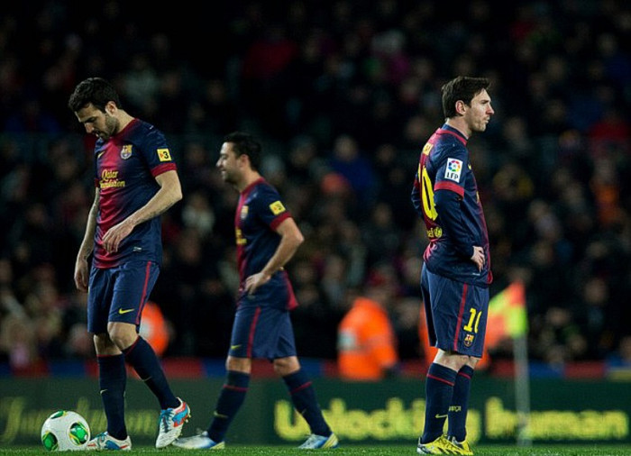 Barcelona đã bị loại khỏi Copa del Rey và rất có thể sắp tới là Champions League, trong khi Real Madrid sẽ chơi trận chung kết trước Sevilla hoặc Atletico Madrid. Barcelona đã bị loại khỏi Copa del Rey và rất có thể sắp tới là Champions League, trong khi Real Madrid sẽ chơi trận chung kết trước Sevilla hoặc Atletico Madrid.
