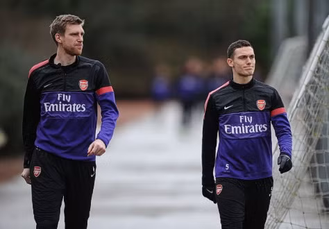 Cặp trung vệ là điểm yếu lớn nhất của Arsenal lúc này