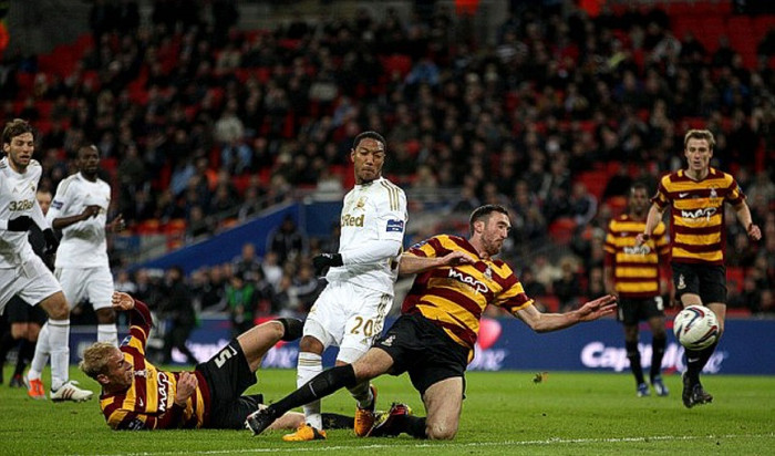 Phút 90, De Guzman làm thêm bàn nữa để ghi cú đúp ấn định thắng lợi tưng bừng 5-0 Phút 90, De Guzman làm thêm bàn nữa để ghi cú đúp ấn định thắng lợi tưng bừng 5-0