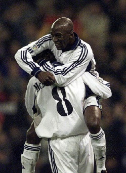 Makelele và McManaman là chiến hữu trên sân golf. McManaman cùng các đồng đội đã vận động để Makelele được tăng lương năm 2003. Makelele và McManaman là chiến hữu trên sân golf. McManaman cùng các đồng đội đã vận động để Makelele được tăng lương năm 2003.