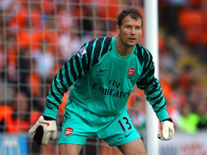 Thủ môn: Jens Lehmann. Thủ môn người Đức là người duy nhất trong đội hình tiêu biểu này đã nghỉ hưu, và những người thay thế như Manuel Almunia, Lukasz Fabianski hay Wojciech Szczesny chưa bao giờ làm người ta quên được Lehmann, người ở cái tuổi băm vẫn đưa ĐT Đức tới được chung kết EURO 2008. Thủ môn: Jens Lehmann. Thủ môn người Đức là người duy nhất trong đội hình tiêu biểu này đã nghỉ hưu, và những người thay thế như Manuel Almunia, Lukasz Fabianski hay Wojciech Szczesny chưa bao giờ làm người ta quên được Lehmann, người ở cái tuổi băm vẫn đưa ĐT Đức tới được chung kết EURO 2008.