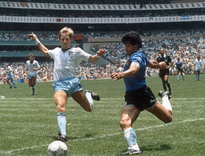 Diego Maradona (Argentina): Không cần phải xem một tập hợp các pha dắt bóng của Cậu bé Vàng, chỉ một pha bóng là đủ.