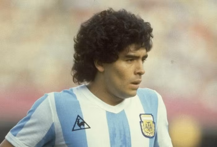 Rê dắt không chỉ là sự thể hiện trình độ kỹ thuật cá nhân, nó còn là một vũ khí lợi hại trong bóng đá: Vượt qua cầu thủ đối phương và tạo khoảng trống ghi bàn. Bóng đá thế giới đã chứng kiến không ít những chuyên gia rê dắt, và dưới đây là 20 cầu thủ rê dắt bóng nổi tiếng nhất (xin nhấn mạnh, không phải xuất sắc nhất, mà nổi tiếng nhất). Danh sách này không theo thứ tự nào.