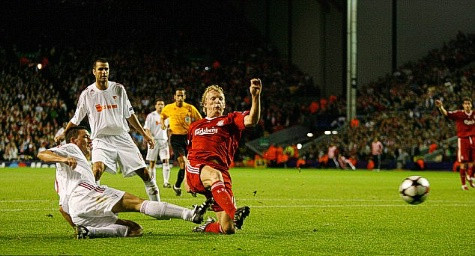 Dirk Kuyt ghi bàn thắng duy nhất cho Liverpool trong trận đấu được cho là đã bị dàn xếp từ phía Debrecen. Dirk Kuyt ghi bàn thắng duy nhất cho Liverpool trong trận đấu được cho là đã bị dàn xếp từ phía Debrecen.