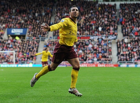 Santi Cazorla ghi bàn thắng duy nhất trong trận thắng của Arsenal trước Sunderland. Santi Cazorla ghi bàn thắng duy nhất trong trận thắng của Arsenal trước Sunderland.