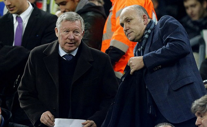Sir Alex Ferguson và trợ lý Mike Phelan có mặt tại Nou Camp để theo dõi trận đấu. Sir Alex Ferguson và trợ lý Mike Phelan có mặt tại Nou Camp để theo dõi trận đấu.