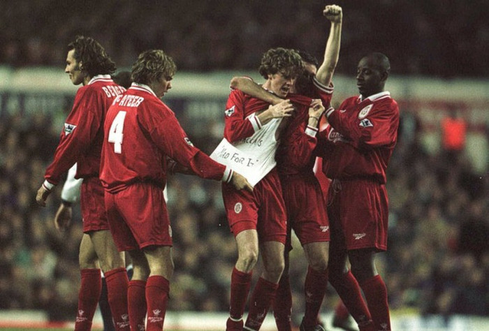 Có một điều thú vị khi nói về thập niên 1990 của Liverpool, đó là đội hình của họ tràn ngập danh thủ, những ngôi sao có vẻ ngoài bóng bẩy, có cuộc sống hào nhoáng và thường xuyên xuất hiện trên mặt báo, nhưng lại tỏ ra không mấy thành công khi nói về khía cạnh danh hiệu. Vậy những cầu thủ xuất sắc nhất trong thế hệ này của Liverpool là ai? Có một điều thú vị khi nói về thập niên 1990 của Liverpool, đó là đội hình của họ tràn ngập danh thủ, những ngôi sao có vẻ ngoài bóng bẩy, có cuộc sống hào nhoáng và thường xuyên xuất hiện trên mặt báo, nhưng lại tỏ ra không mấy thành công khi nói về khía cạnh danh hiệu. Vậy những cầu thủ xuất sắc nhất trong thế hệ này của Liverpool là ai?