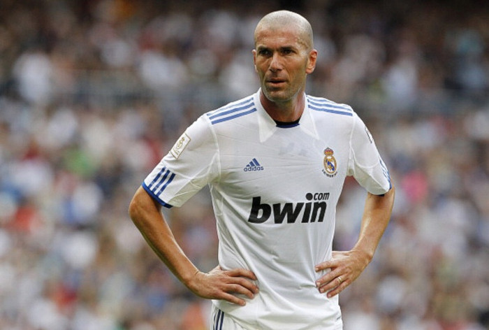 Zinedine Zidane (Pháp): Chỉ riêng cú Marseille Roulette (xoay 360 độ) cũng đủ để chúng ta há hốc mồm, và Zidane khi mới khởi nghiệp còn bị chê là một cầu thủ có kỹ thuật chỉ ở mức trung bình. Zinedine Zidane (Pháp): Chỉ riêng cú Marseille Roulette (xoay 360 độ) cũng đủ để chúng ta há hốc mồm, và Zidane khi mới khởi nghiệp còn bị chê là một cầu thủ có kỹ thuật chỉ ở mức trung bình.